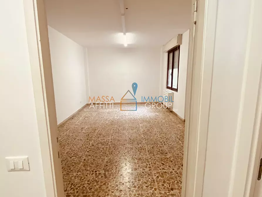 Immagine 3 di Ufficio in affitto  in Galleria Sanzio 1 a Massa