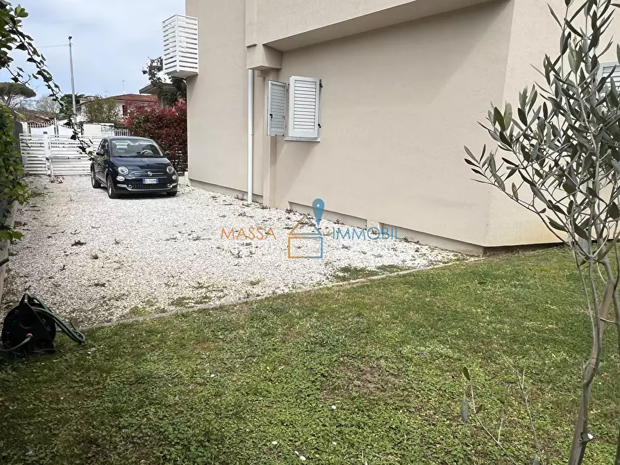 Immagine 7 di Quadrilocale in vendita  in Via Cateratte 81 a Montignoso