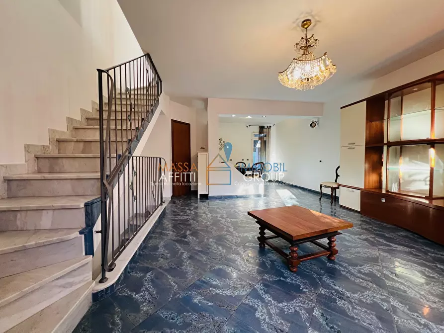 Immagine 12 di Villetta a schiera in vendita  in Via Due Madonne 32 a Massa