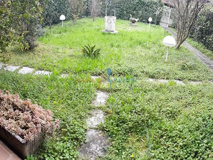 Immagine 22 di Quadrilocale in vendita  in Viale Monzoni 37 a Carrara