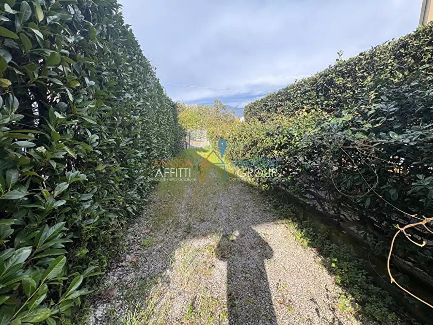 Immagine 25 di Villetta a schiera in vendita  in Via Arezzo 293 a Massa