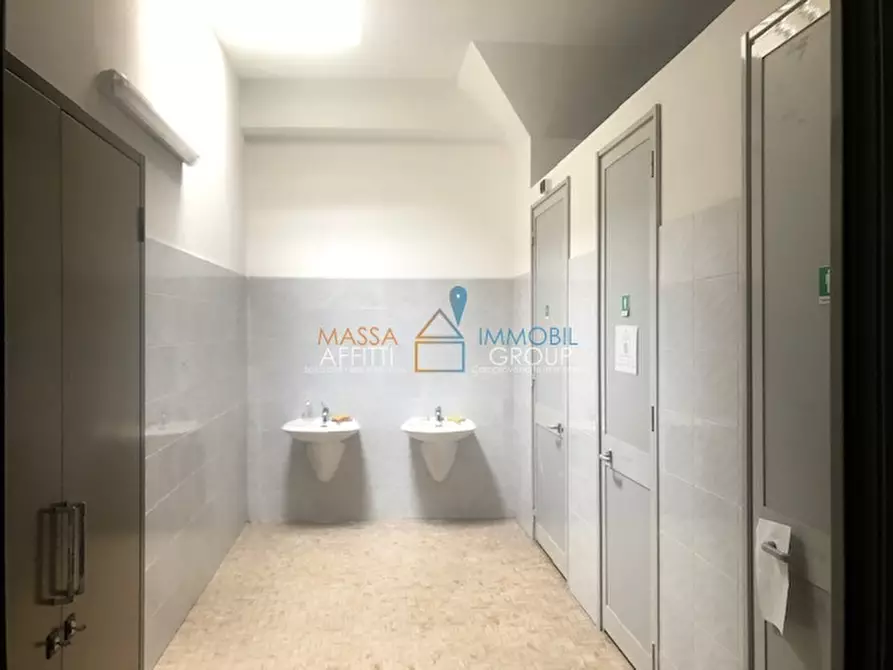 Immagine 13 di Ufficio in affitto  in Via Democrazia 7 a Massa