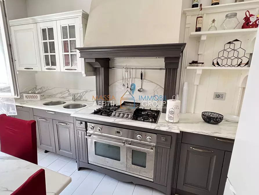 Immagine 12 di Pentalocale in vendita  in Vicolo Pietro Tacca 19 a Carrara