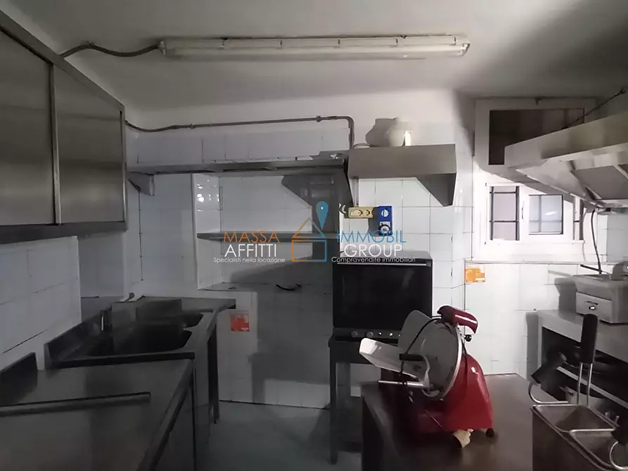 Immagine 4 di Locale commerciale in affitto  in Piazza Duomo 3 a Massa