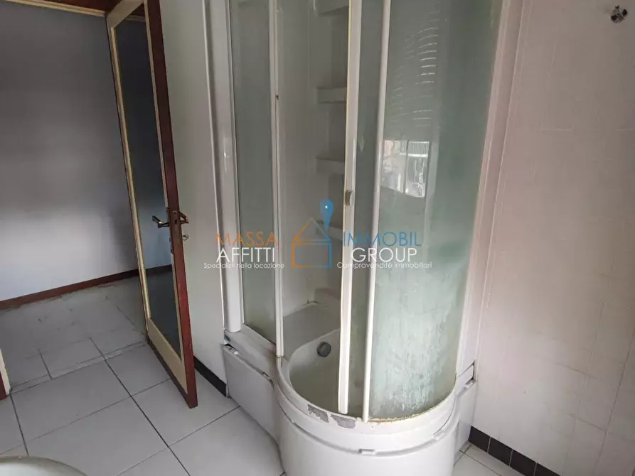 Immagine 11 di Pentalocale in vendita  in Via Democrazia 379 a Massa