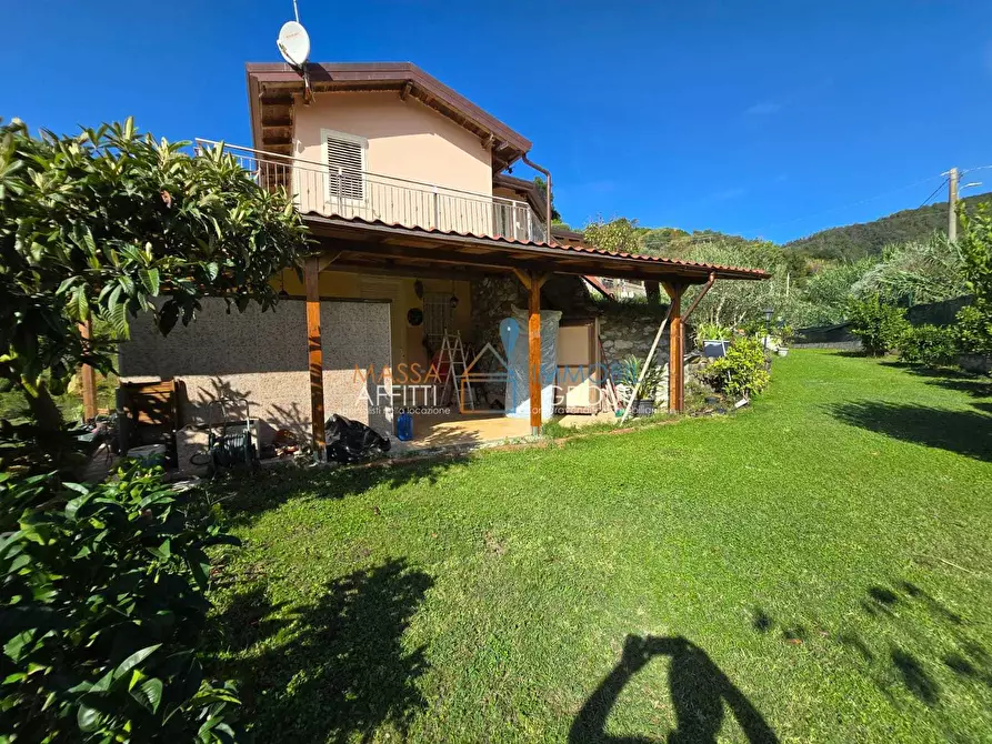 Immagine 1 di Casa indipendente in vendita  in Via Villaggio Castagnara 269 a Massa