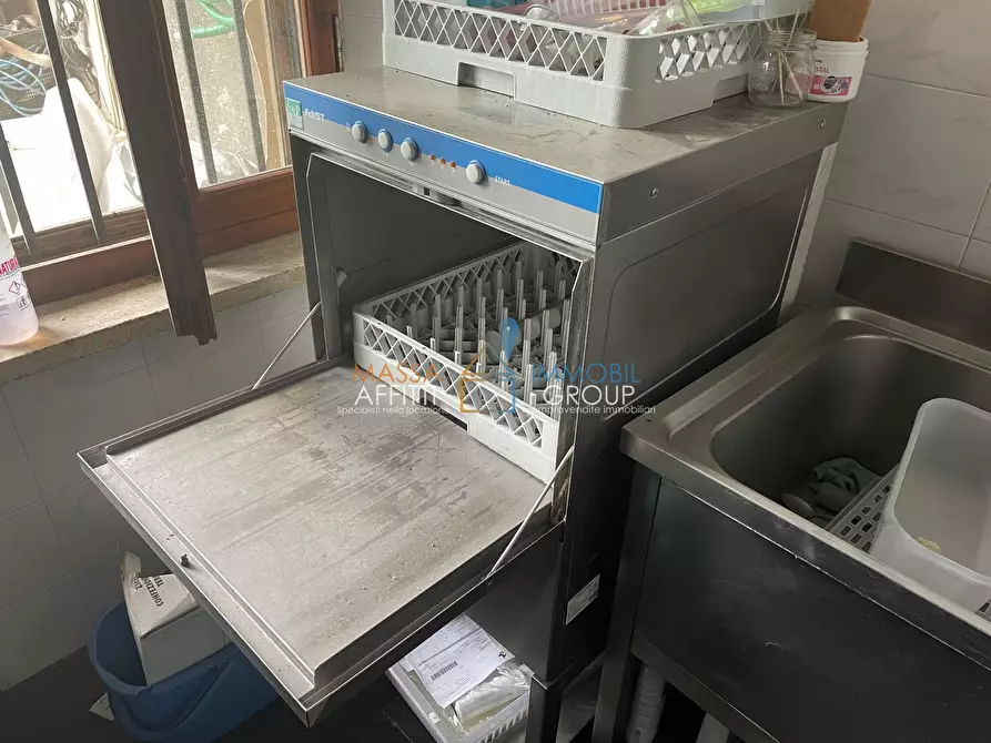 Immagine 14 di Locale commerciale in affitto  in Via Bagaglione 18 a Massa