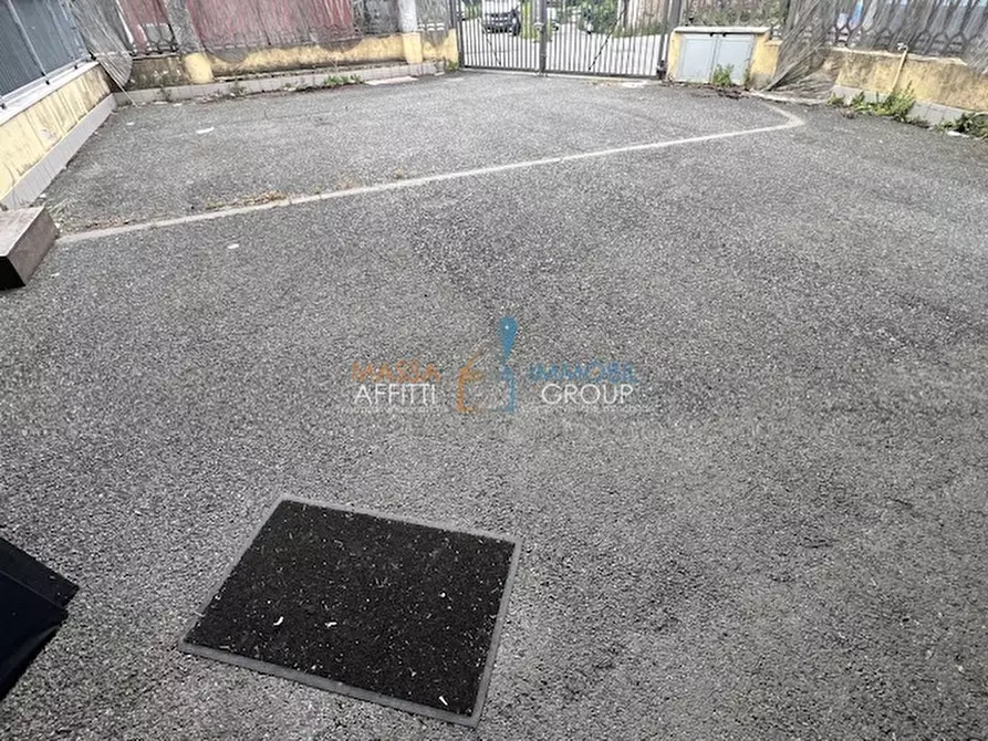 Immagine 2 di Locale commerciale in affitto  in Via del Papino 15 a Massa