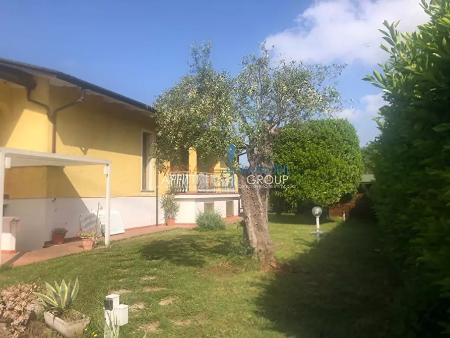 Immagine 5 di Villetta a schiera in affitto  in Viale della Repubblica 41 a Massa