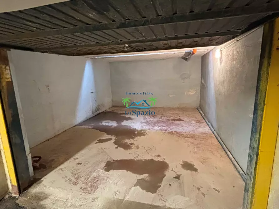 Immagine 3 di Garage in vendita  in via aurelia 68 a Andora