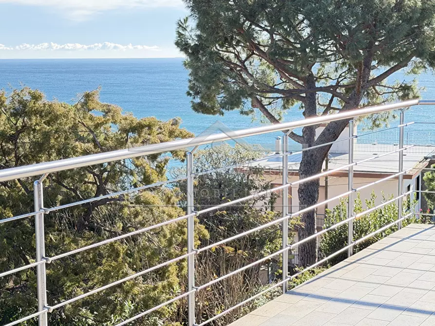 Immagine 57 di Villa in vendita  in Via Bricco del Poggio 32 a Savona