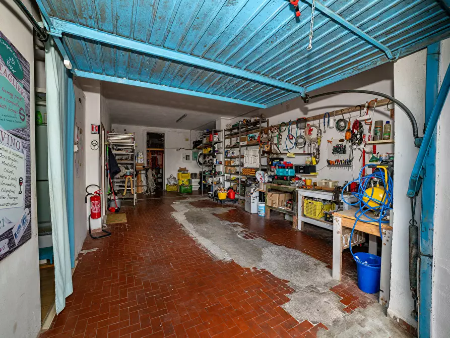 Immagine 32 di Villa in vendita  in Via Delle Corti a Collesalvetti