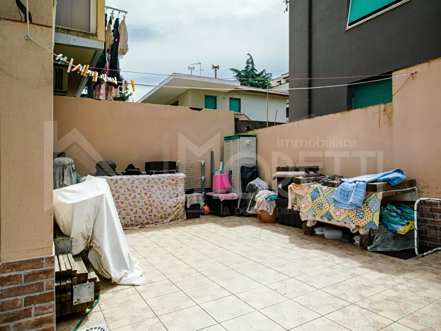 Immagine 14 di Pentalocale in vendita  in Via dell'Alloro a Livorno