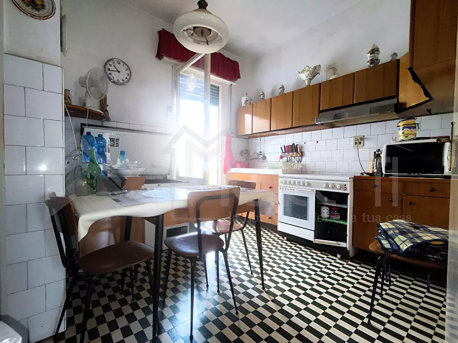 Immagine 7 di Pentalocale in vendita  in Viale Mameli a Livorno