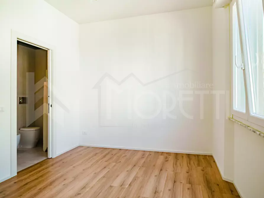 Immagine 51 di Pentalocale in vendita  in Via Costanzo Ebat a Livorno