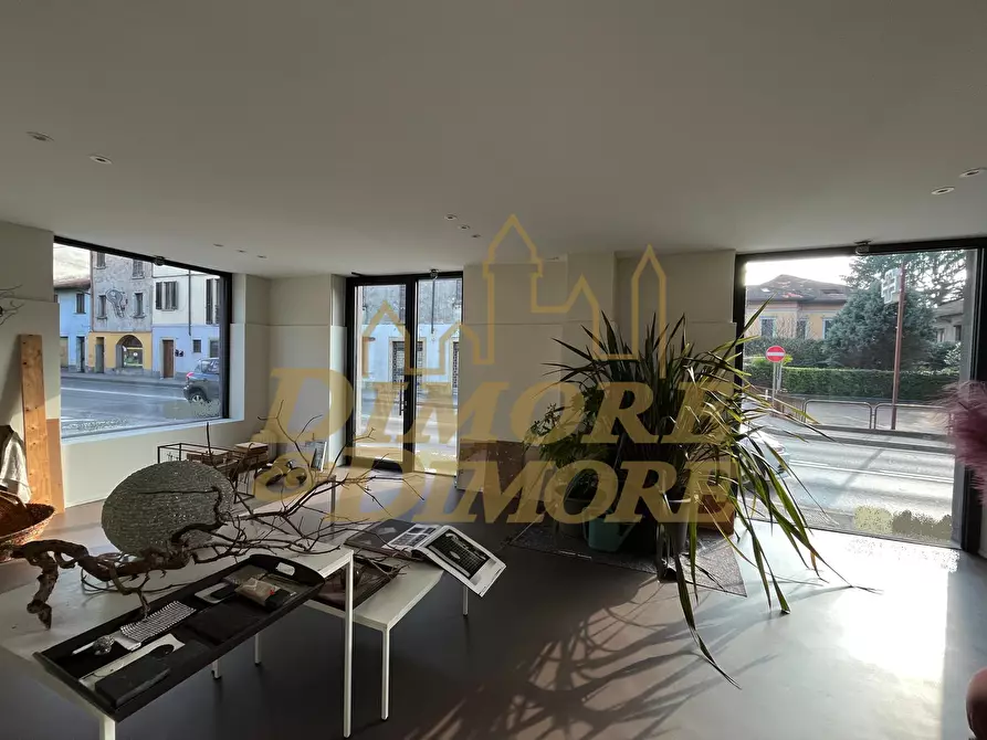 Immagine 8 di Locale commerciale in affitto  a Sesto Calende