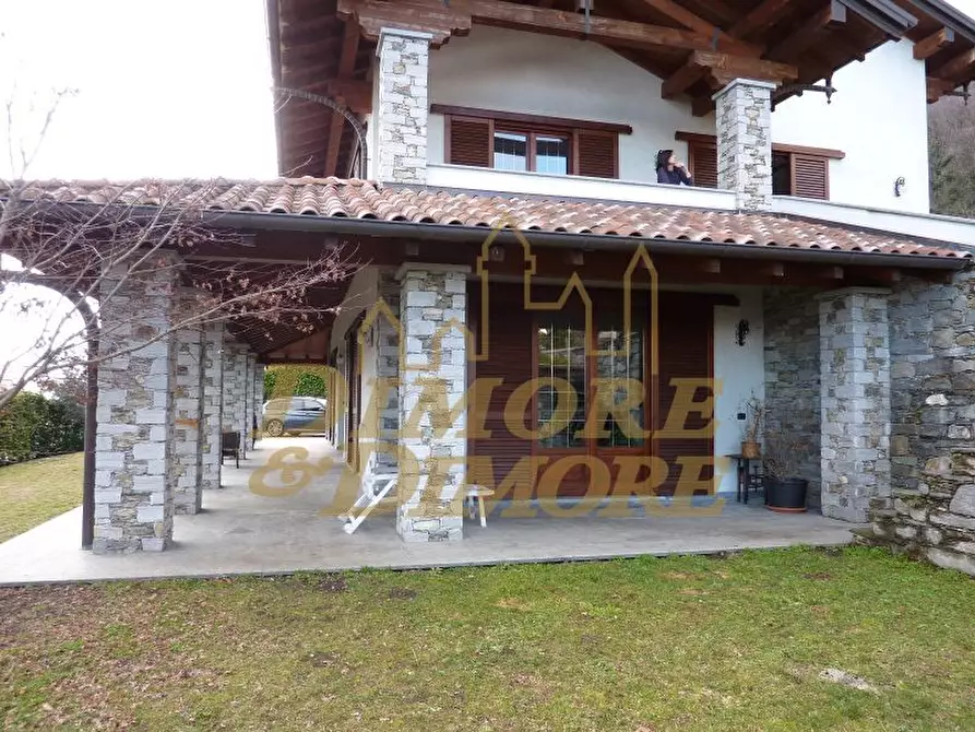 Immagine 1 di Villa in vendita  a Oggebbio