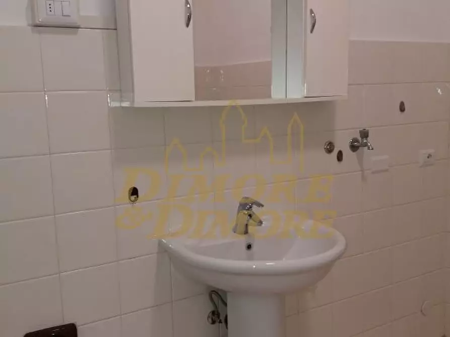 Immagine 11 di Bilocale in affitto  a Verbania