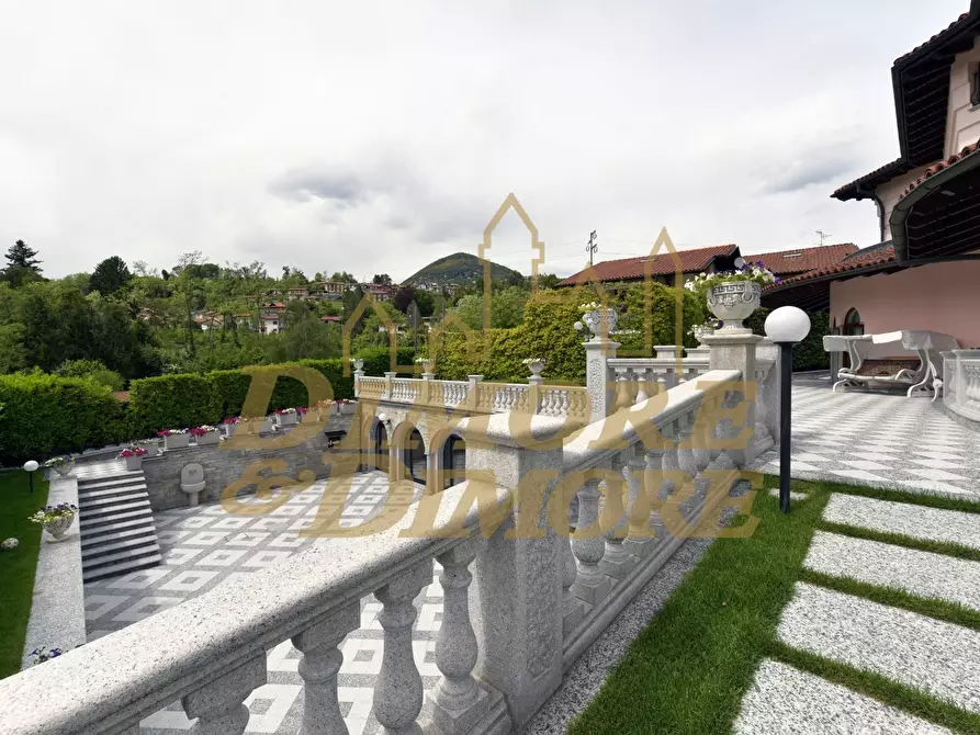 Immagine 9 di Villa in vendita  a Verbania