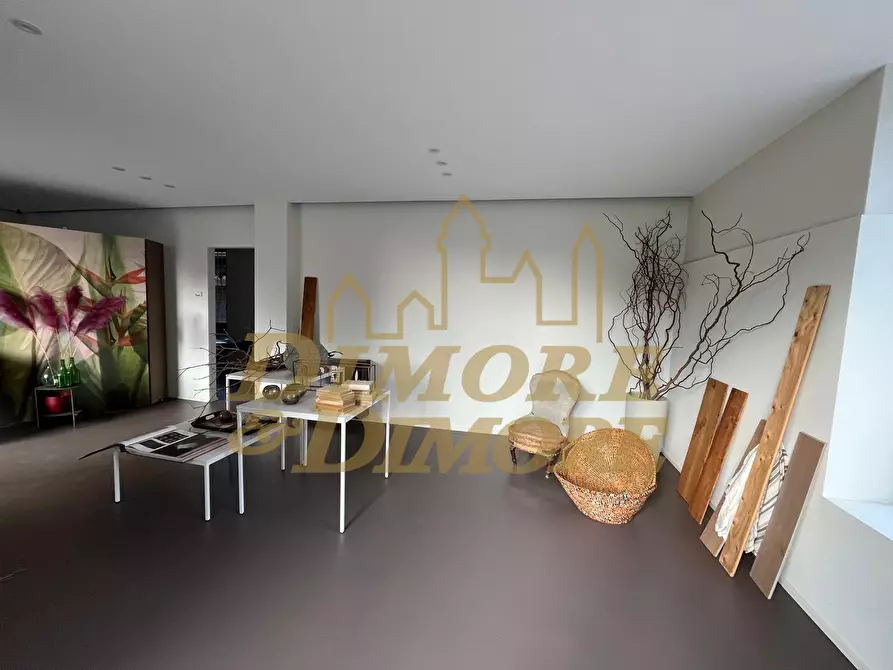 Immagine 10 di Locale commerciale in affitto  a Sesto Calende