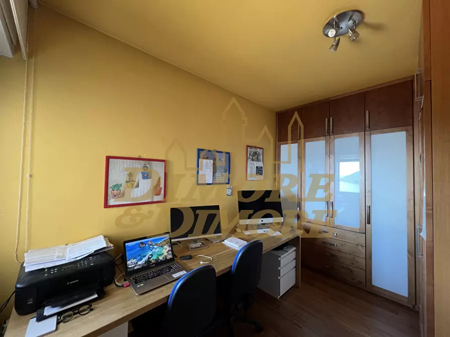 Immagine 21 di Quadrilocale in vendita  a Maccagno Con Pino E Veddasca