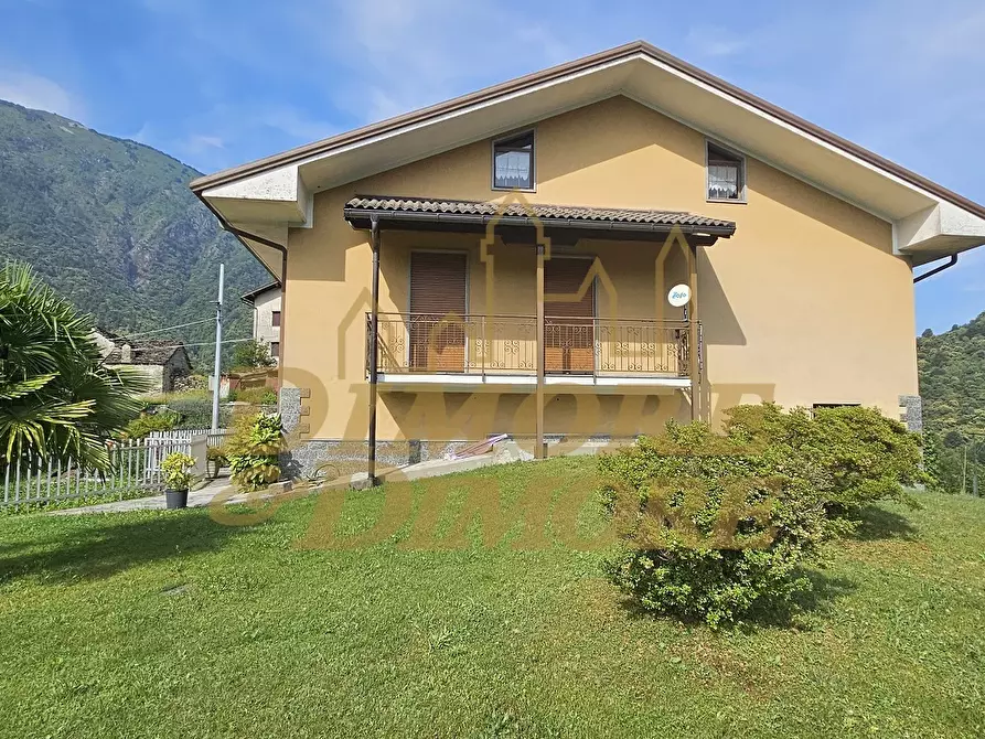 Immagine 2 di Villa in vendita  a Calasca-Castiglione