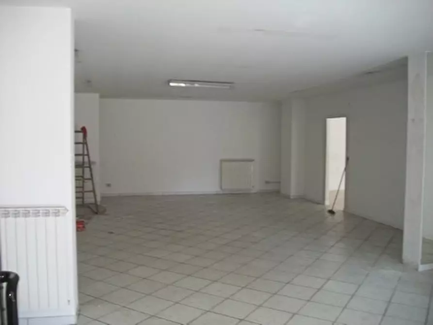 Immagine 3 di Locale commerciale in affitto  in VIA I.SILONE a Lanciano