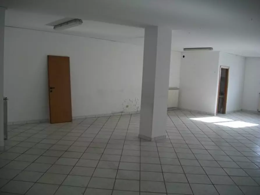 Immagine 10 di Locale commerciale in affitto  in VIA I.SILONE a Lanciano