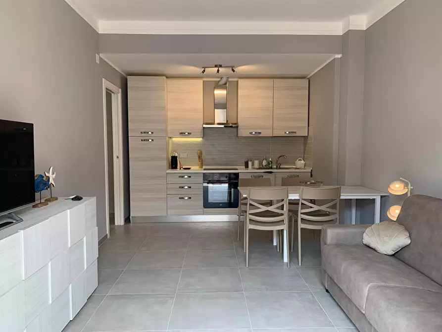 Immagine 1 di Bilocale in vendita  in Via Leonardo da Vinci a Alassio