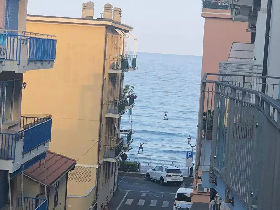 Immagine 22 di Quadrilocale in vendita  in Via Roma a Alassio