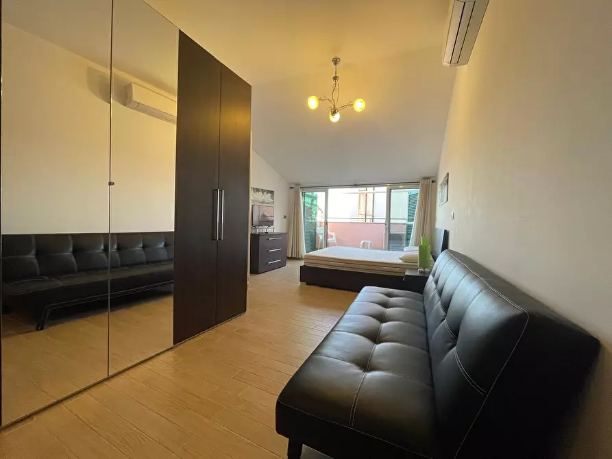 Immagine 21 di Bilocale in vendita  in Centro a Alassio