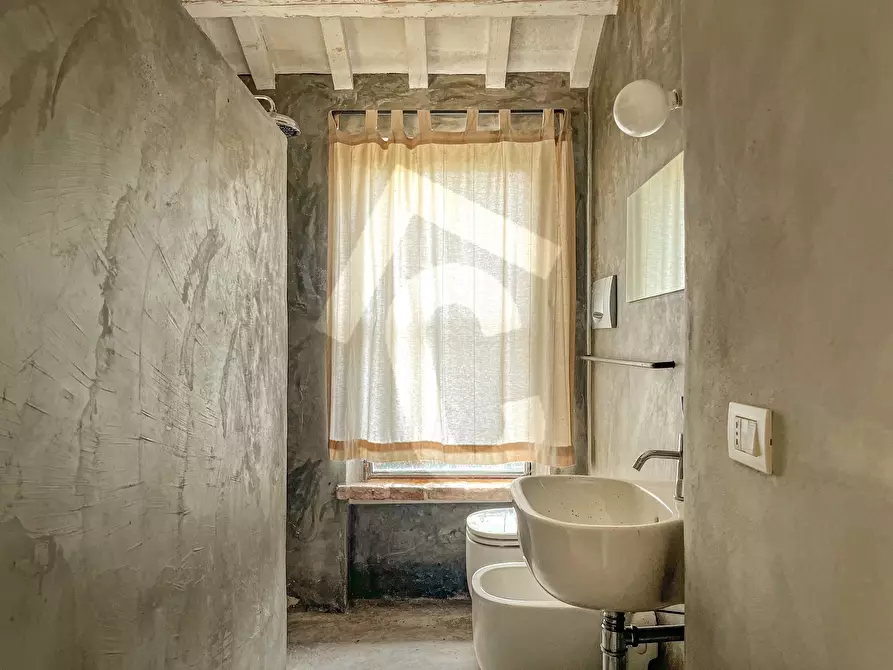 Immagine 15 di Rustico / casale in vendita  a Jesi