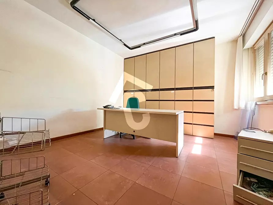 Immagine 3 di Ufficio in affitto  a Jesi
