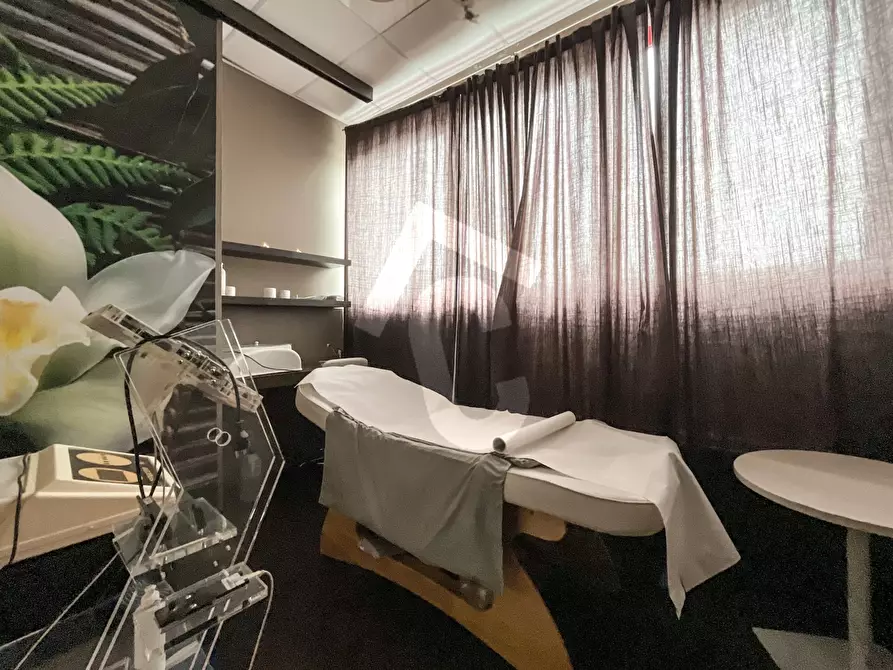 Immagine 22 di Attività commerciale in vendita  a Castelplanio