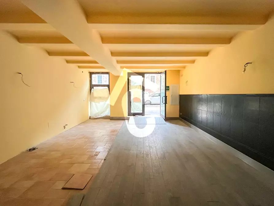 Immagine 4 di Locale commerciale in vendita  a Jesi