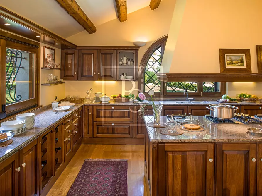 Immagine 12 di Villa in vendita  a Senigallia