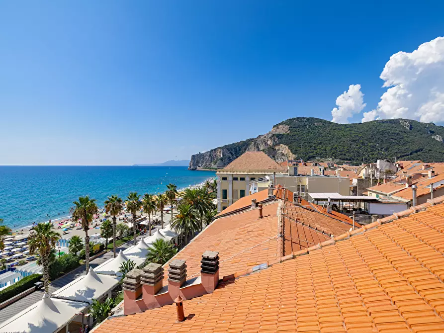 Immagine 27 di Bilocale in affitto  in Piazza Vittorio Emanuele II a Finale Ligure