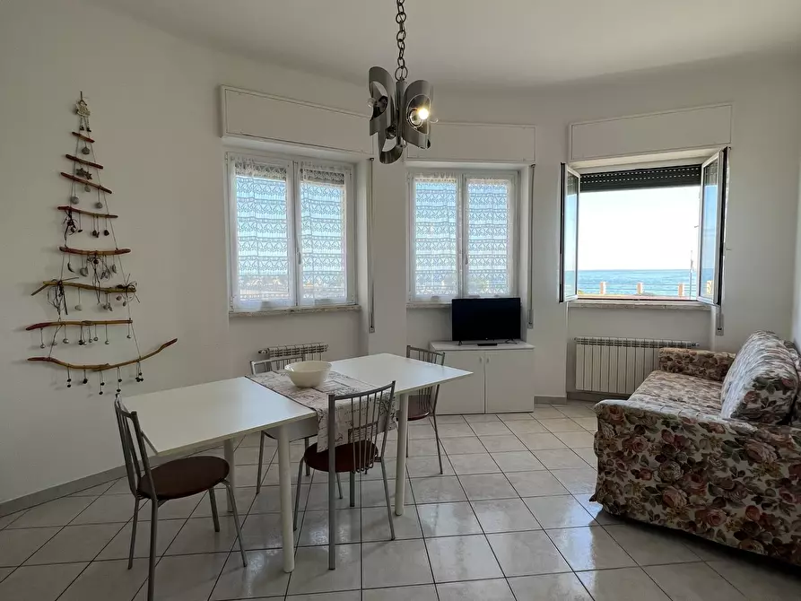 Immagine 9 di Quadrilocale in affitto  in Corso Europa a Finale Ligure