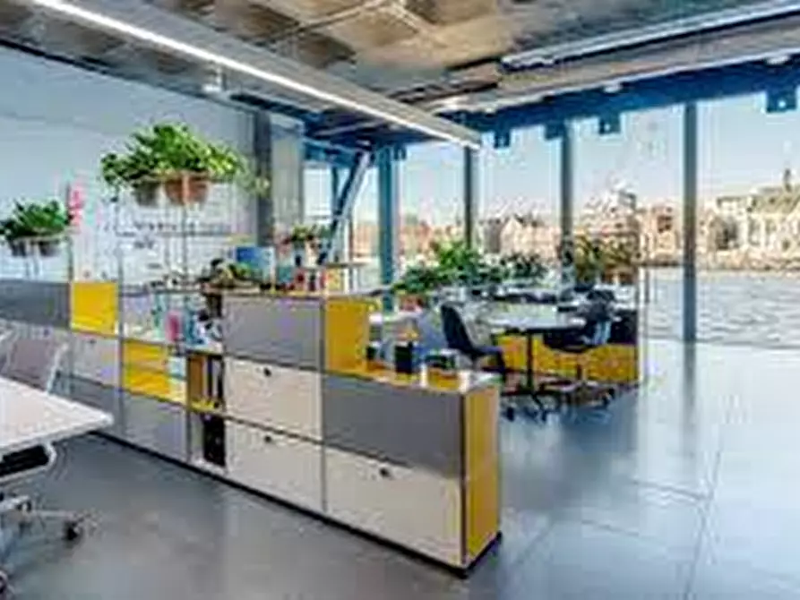 Immagine 6 di Locale commerciale in vendita  a Sant'agata Li Battiati