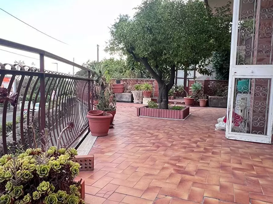 Immagine 2 di Villa in vendita  a Sant'agata Li Battiati