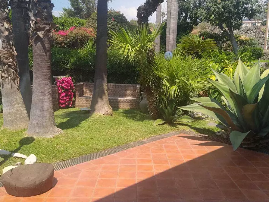 Immagine 39 di Villa in vendita  a Sant'agata Li Battiati