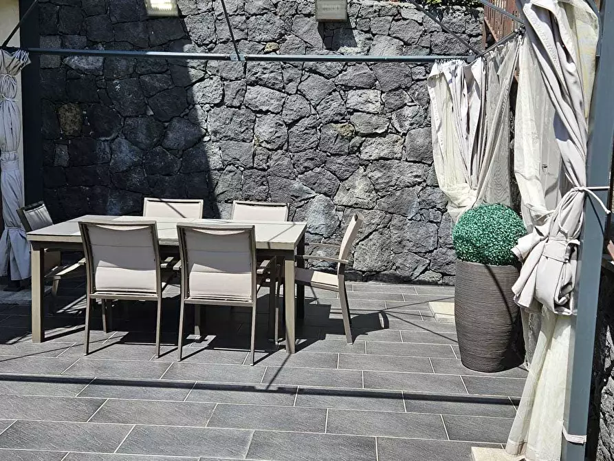 Immagine 4 di Villa in vendita  a Pedara