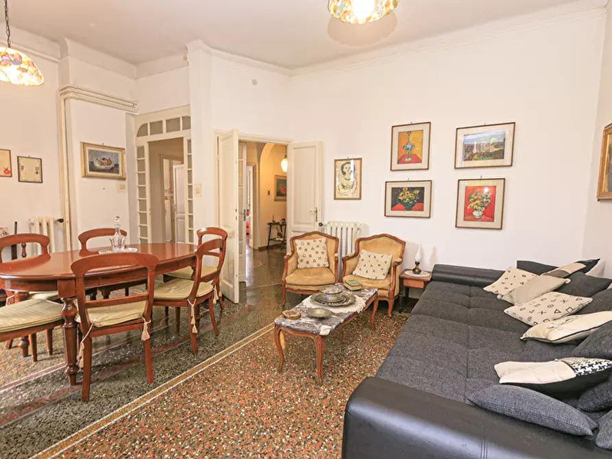 Immagine 48 di Pentalocale in vendita  in Via Benvenuto Cellini 16 a Genova