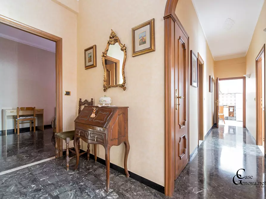 Immagine 5 di Appartamento in vendita  in Via Ginestrato 3E a Genova