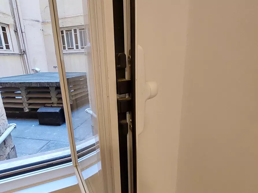 Immagine 44 di Trilocale in vendita  in Corso Magenta a Genova