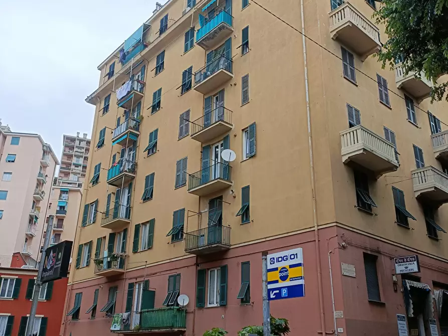 Immagine 1 di Trilocale in vendita  in Via Giuseppe Bertuccioni 20 a Genova