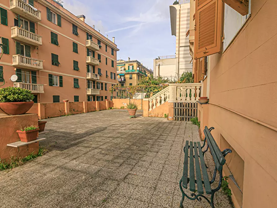 Immagine 33 di Pentalocale in vendita  in Via Benvenuto Cellini 16 a Genova