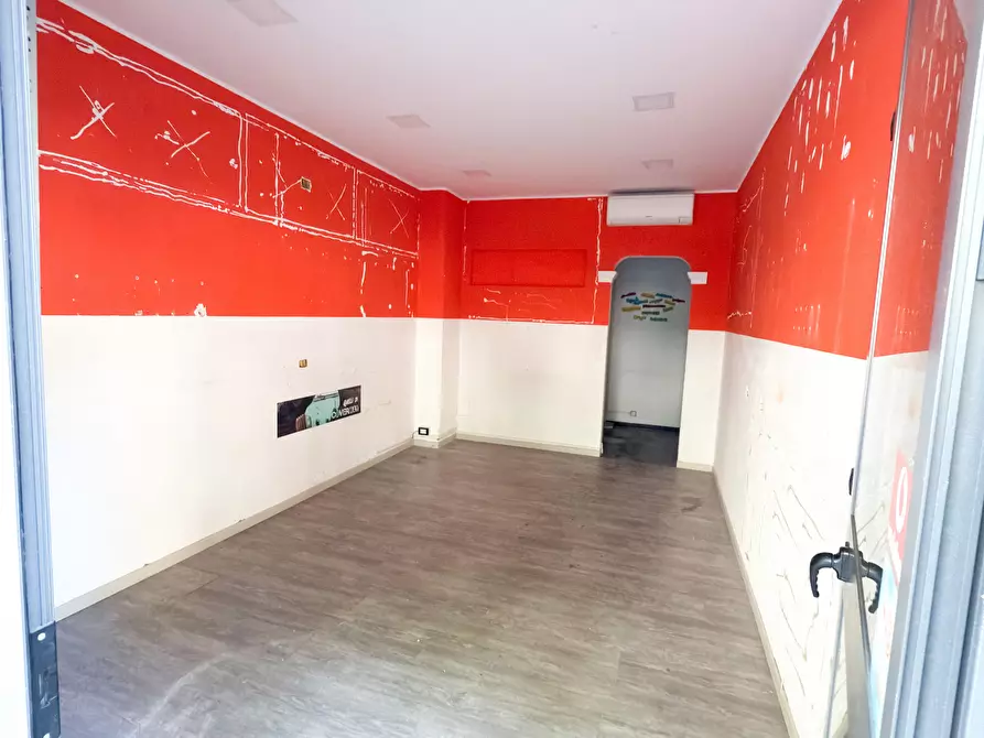 Immagine 4 di Locale commerciale in vendita  in Corso Sardegna 264 a Genova