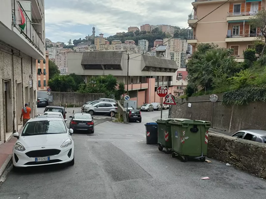 Immagine 12 di Locale commerciale in vendita  in Via dei Platani 35 R a Genova