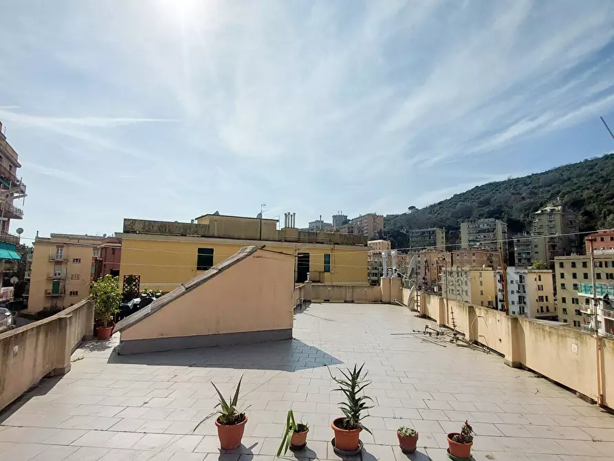 Immagine 1 di Appartamento in vendita  in Via Giulio Tanini a Genova